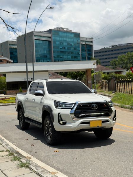 Toyota Hilux SRX 2022 - imagen secundaria 1