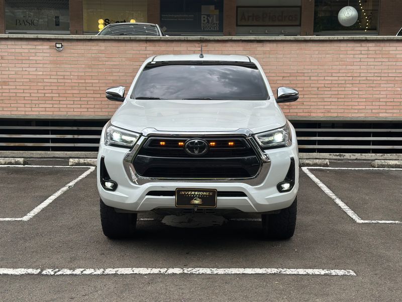 Toyota Hilux 2023 2.8 DIESEL - imagen secundaria 2