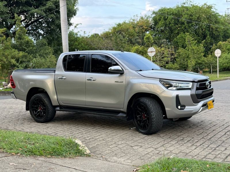 Toyota Hilux Blindada 4x4 Diésel 2022 - imagen secundaria 1