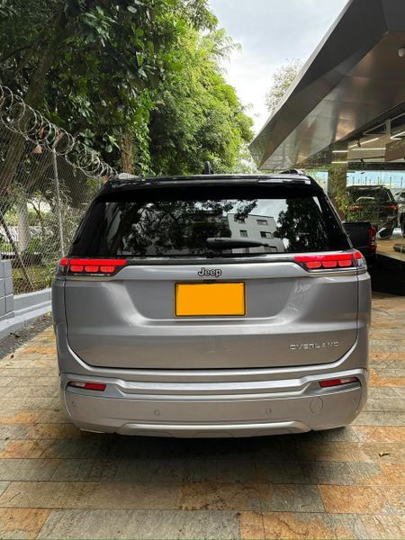 Jeep Grand Cherokee Overland - imagen secundaria 2