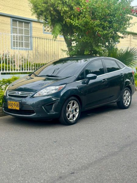 FORD FIESTA SE MECANICO MODELO 2011 - imagen secundaria 1