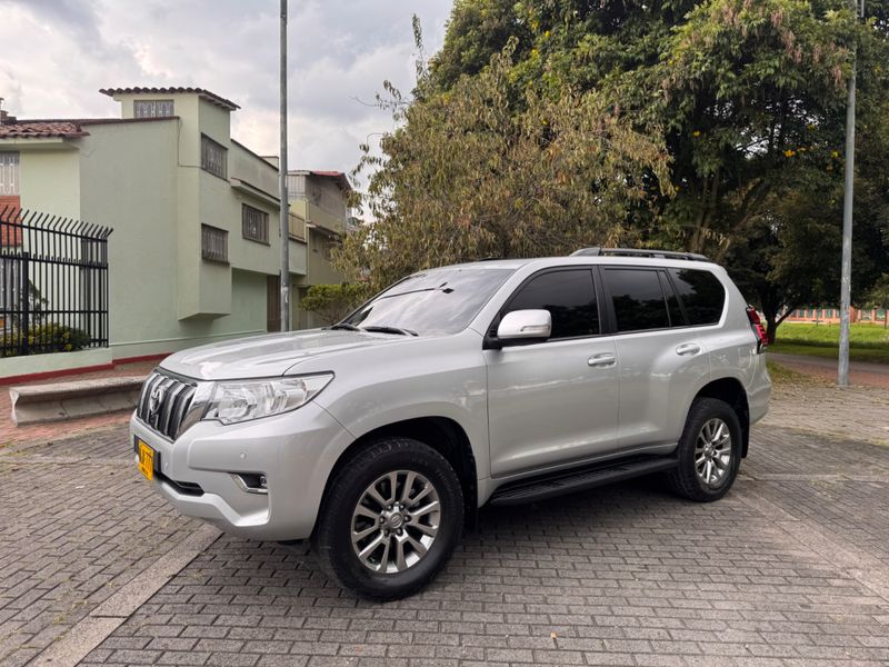 Toyota Prado TXL 2.8 Diésel - imagen secundaria 2