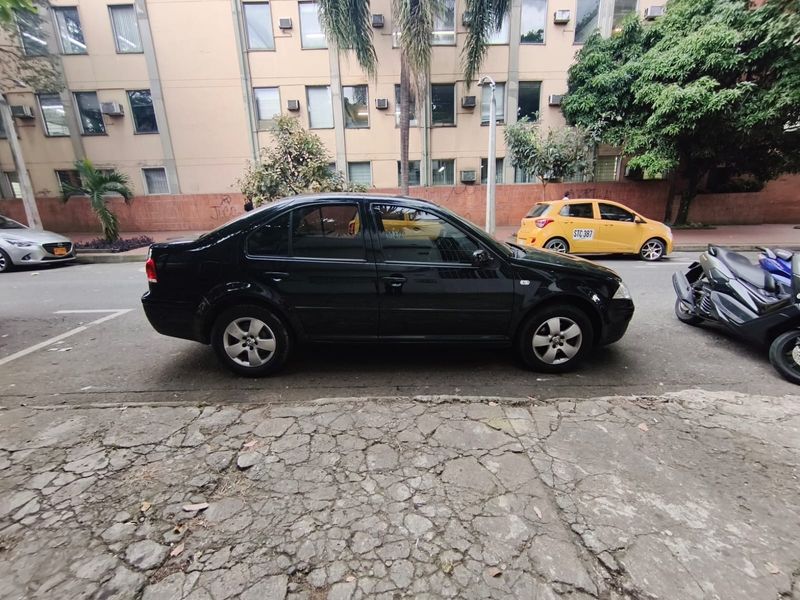 Volkswagen Jetta Clásico 2.0 Automatico - imagen secundaria 2