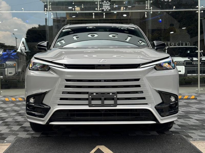 Lexus TX 550h - imagen secundaria 1