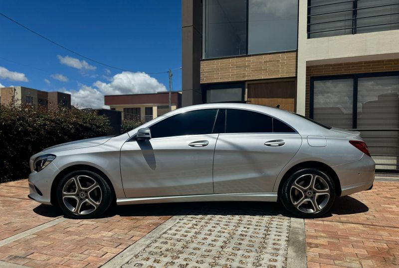 Mercedes Benz cla 180 2018 full equipo - imagen secundaria 1