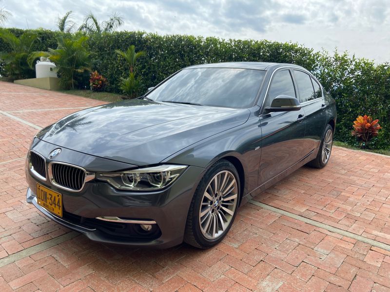 Vendo Serie 3 2.0 330i F30 Lci Luxury Line en perfectas condiciones ubicado en BOGOTA - imagen secundaria 2