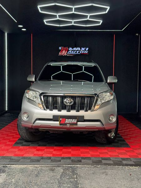 Toyota Prado TXL 4.000 cc Gasolina 4x4 - imagen secundaria 2