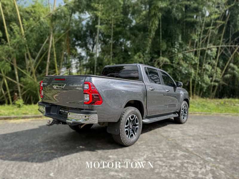 TOYOTA HILUX 2.8 SRX  DIESEL AT 2024 - imagen secundaria 2