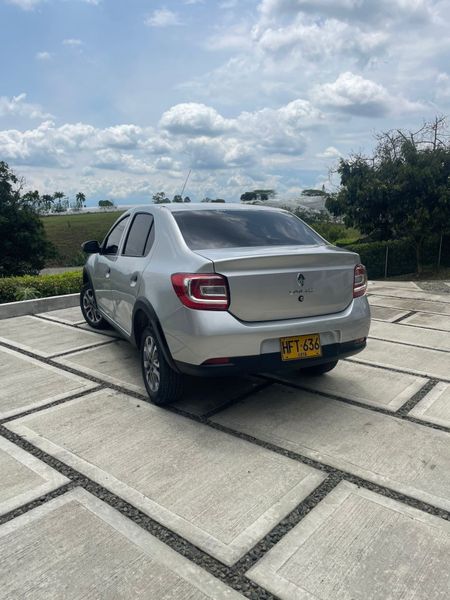 Renault LOGAN 2022 AUTOMATICO - imagen secundaria 2