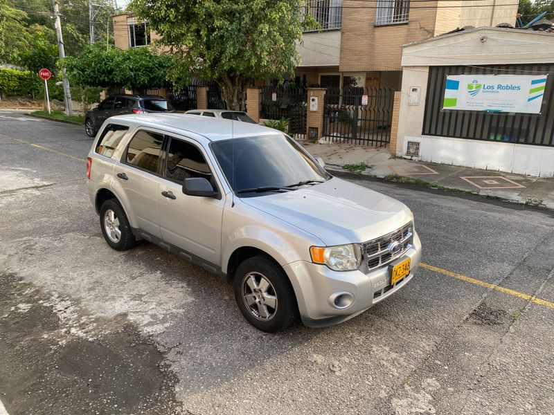 Ford Escape 2012 única duea 4X2 gasolina automática 130.000km original recibo moto o carro - imagen secundaria