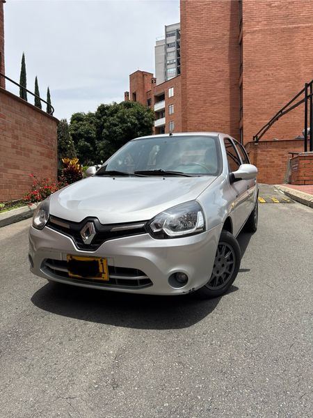 Renault Clio style 2017 63.900 klm - imagen secundaria 1