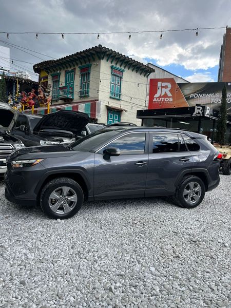TOYOTA RAV4 XLE HÍBRIDA 2022 - imagen secundaria 1