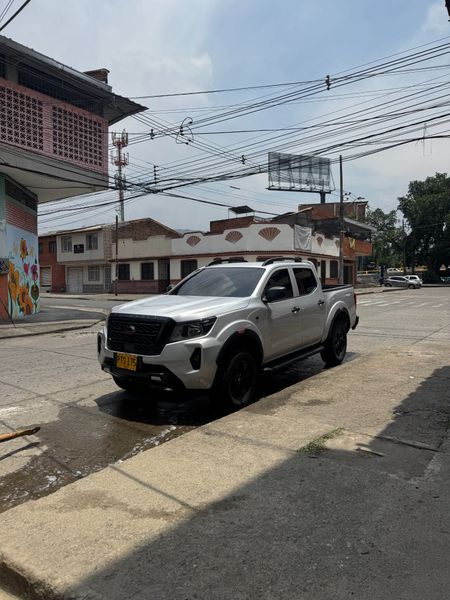 Nissan Frontier PRO-S 2025 MT - imagen secundaria 2