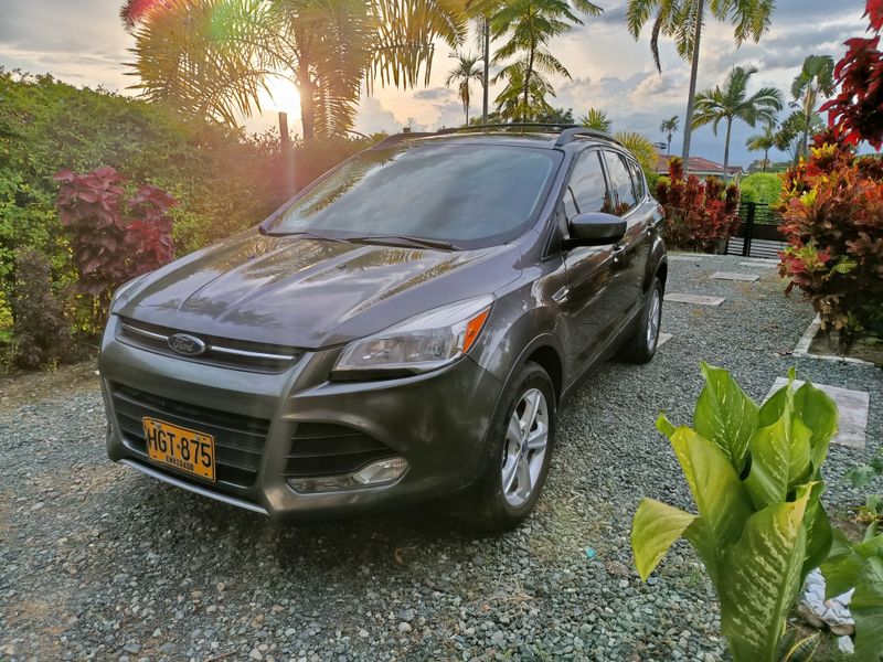 Ford Escape SE 4x4 2013 - imagen 1