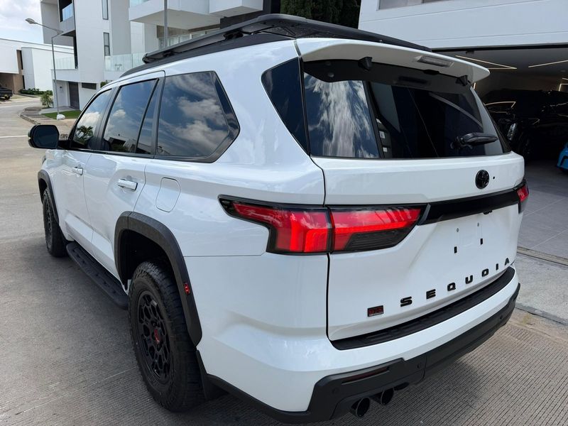 Toyota sequoia Edicion TRD PRO HIBRIDA - imagen secundaria 2