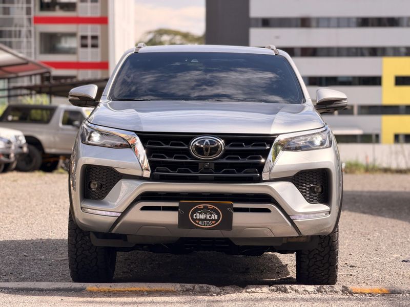 Toyota Fortuner Srv 4x4 - imagen secundaria 1