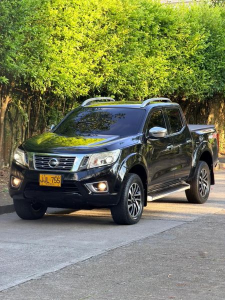 Nisan NP300 Frontier LE 2017 diesel - imagen secundaria 2