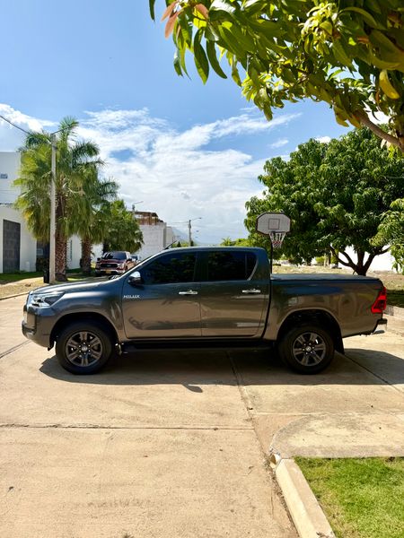 Toyota Hilux 2024 AUT 2.4 - imagen secundaria 1