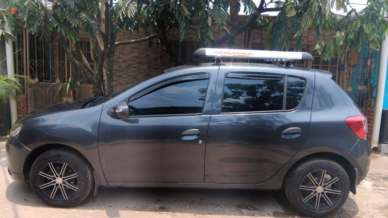 SE VENDE RENAULT Sandero LIFE EXPRESSION ABS MODELO 2018 - imagen 1