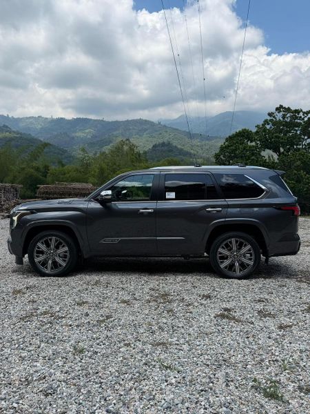 Toyota sequoia Edicion Capstone HIBRIDA iforce max  2026 - imagen secundaria 2