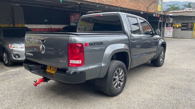 Volkswagen Amarok Corfortlin modelo 2022 - imagen secundaria 1