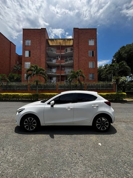 Mazda 2 Hatchback 1.5 mecánico versión Touring - imagen secundaria 2