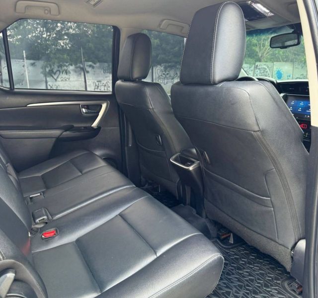 Toyota Fortuner SRV 2023 diesel - imagen secundaria 2