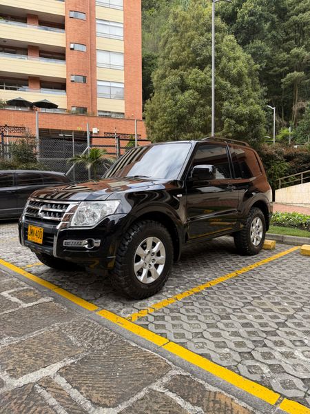 Mitsubishi Montero Hard Top 2020 - imagen secundaria 2