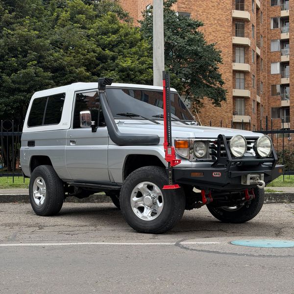 TOYOTA LAND CRUISER - imagen secundaria 2