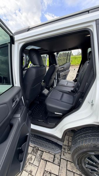 Toyota Prado TXL 2.8 At8 Precio Negociable solo 1.500km - imagen secundaria 1