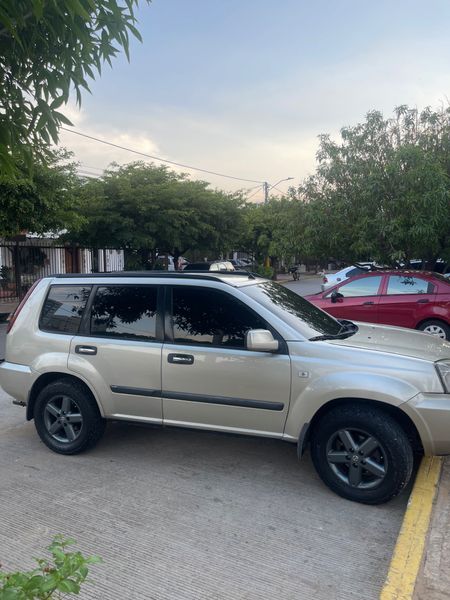 Nissan Xtrail diésel 2010 - imagen secundaria 1