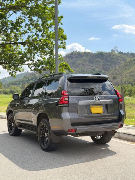 TOYOTA PRADO TXL  2021  4.0 GASOLINA  4x4 - imagen secundaria 1