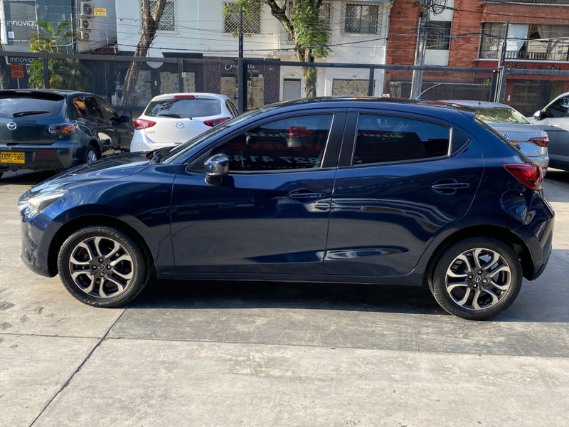 MAZDA 2 2017 GRAND TOURING 1.5 AT - POCO KM - imagen secundaria 1