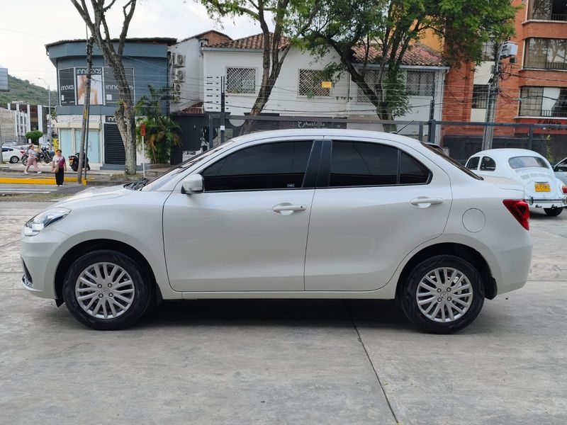 SUZUKI SWIFT DZIRE 2023 1.2 MECÁNICO 36.000 KMS - imagen secundaria 1