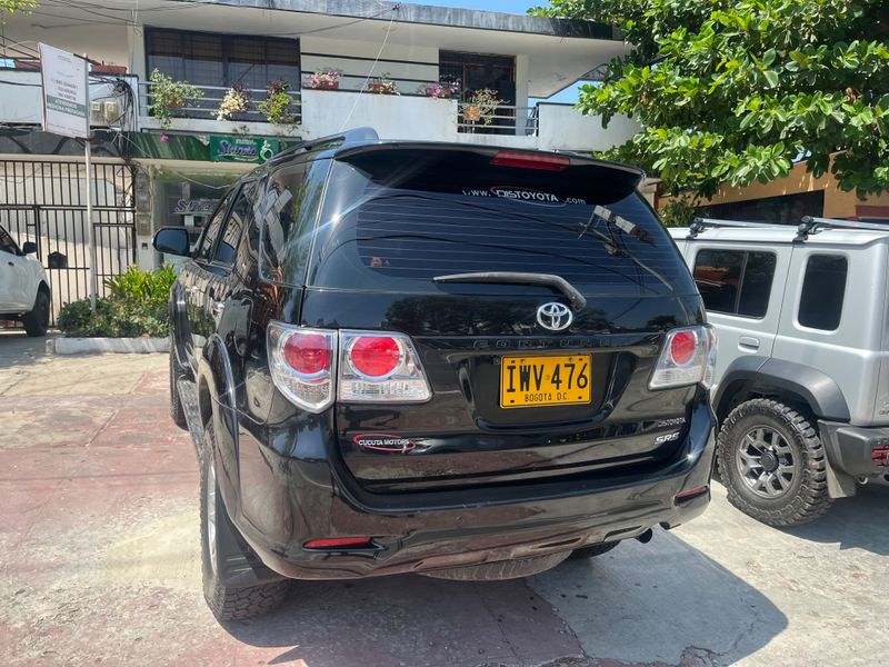 TOYOTA FORTUNER 2015 - imagen secundaria 2