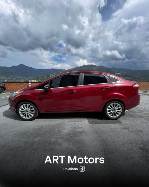 Ford Fiesta Titanium Automático 1.6 - imagen secundaria 1