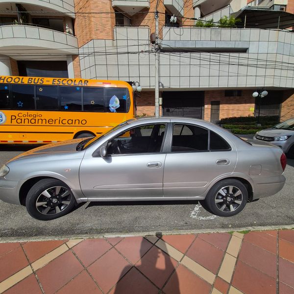 Nissan Almera automático 2007 - imagen secundaria 2