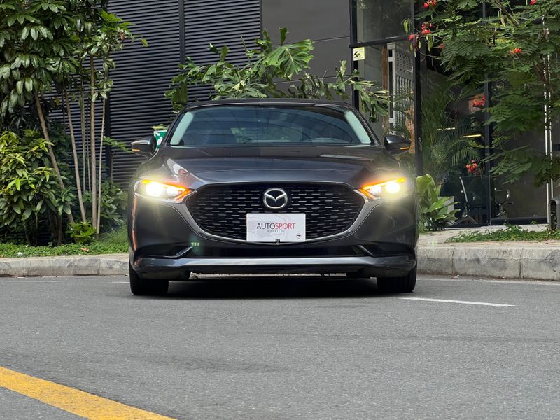 Mazda 3 Grand Touring MHEV - imagen secundaria 1