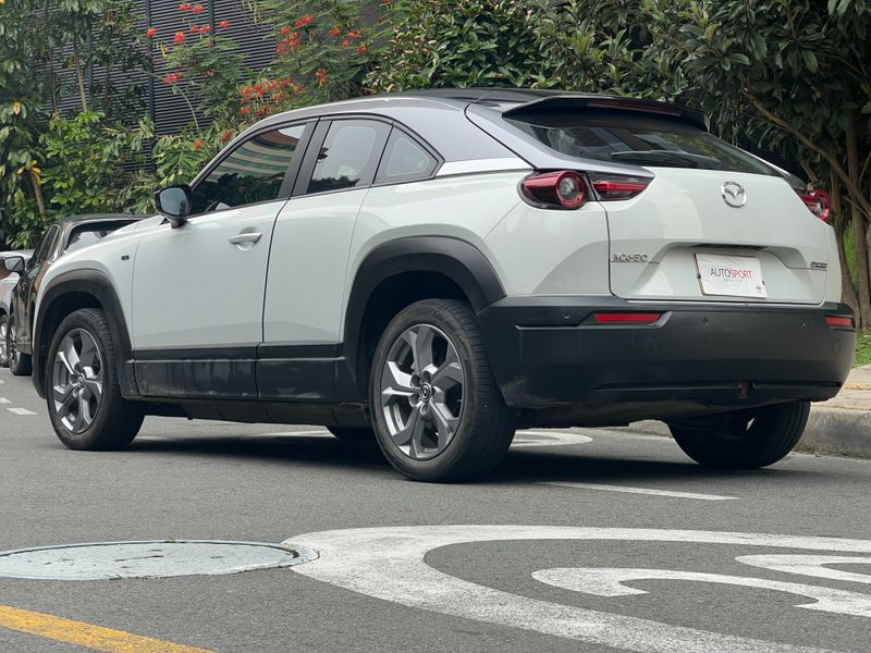 Mazda MX-30 Grand Touring 2023 - imagen secundaria 2