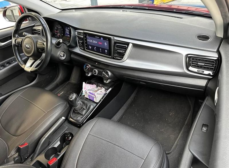 Kia Rio Vibrant 2022 - imagen secundaria 1