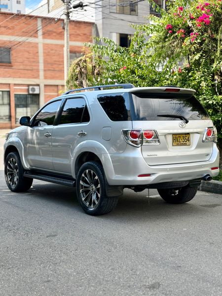 Toyota Fortuner 2014 - imagen secundaria 2