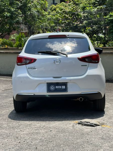 Mazda 2 2024 versión carbón edition - imagen secundaria 2