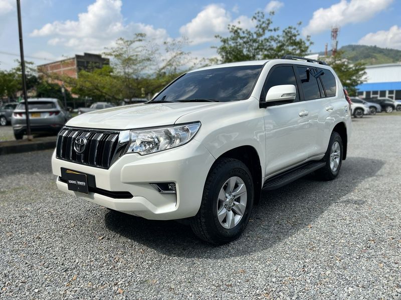 TOYOTA PRADO TXL AT 2.8 DIÉSEL 4X4 2022 - imagen secundaria 2
