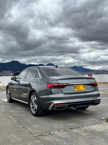 Audi A4 45TFSI MHEV quattro - imagen secundaria 1