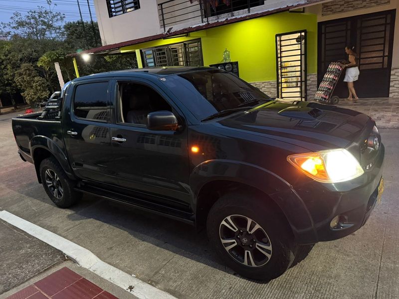 Toyota HILUX SRV Diésel Modelo 2009 Motor 3.0 Combustible Diésel Transmisión Automática - imagen 1