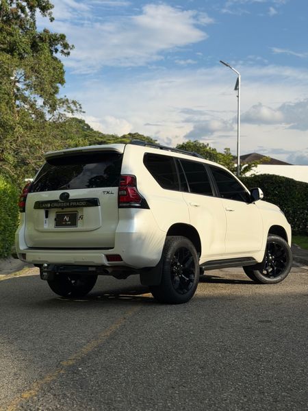 TOYOTA PRADO TXL  2022  4.0 GASOLINA  4x4 - imagen secundaria 2