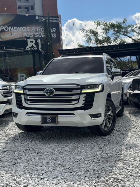 TOYOTA LAND CRUISER LC300 ZX 2023 - imagen secundaria 1