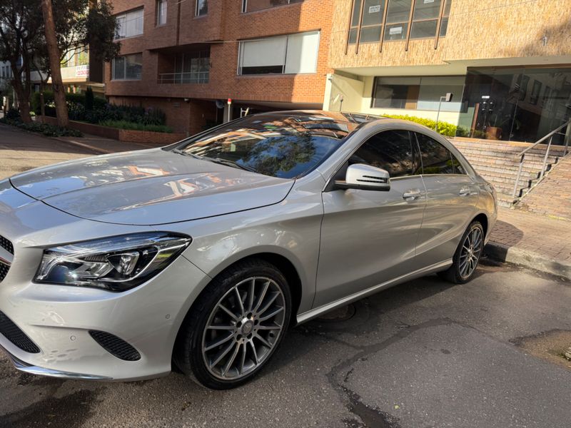 Mercedes Benz CLA 180 - imagen secundaria 1