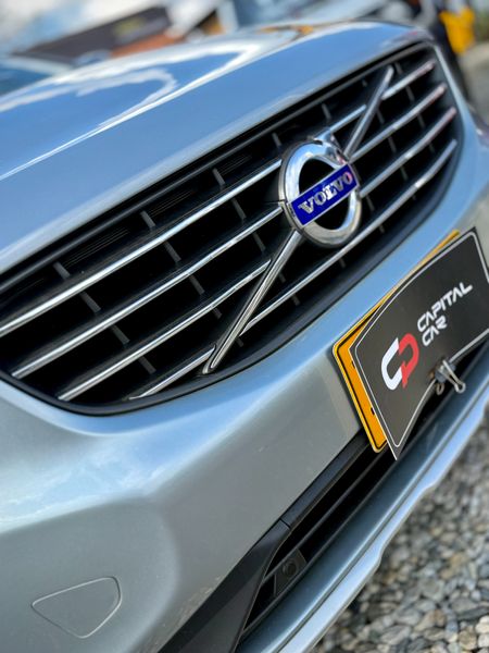 Volvo XC60 2.0 T5 Awd Momentum - imagen secundaria 2