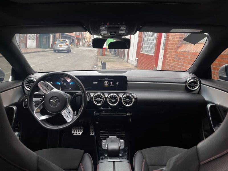 Mercedes Benz CLA 200 - imagen secundaria 2